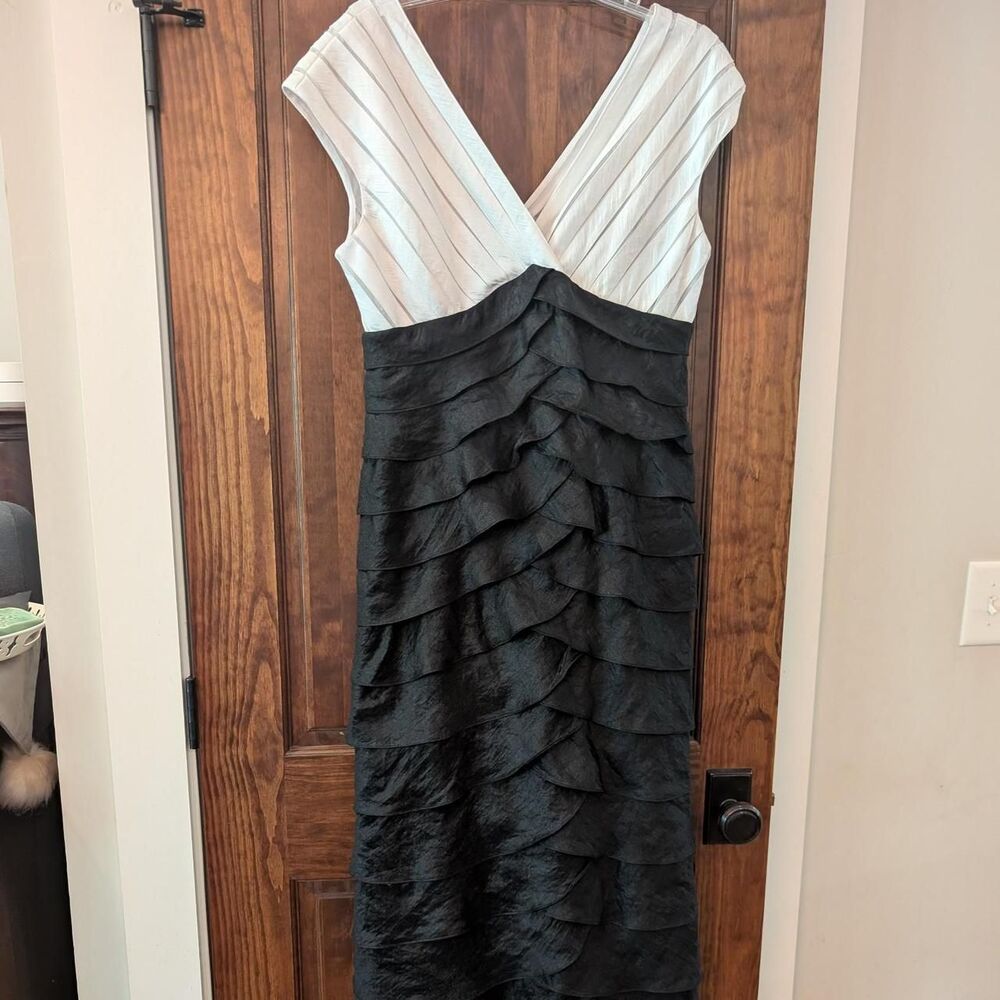 Adrianna Papell Women's Black and White Formal Dress
